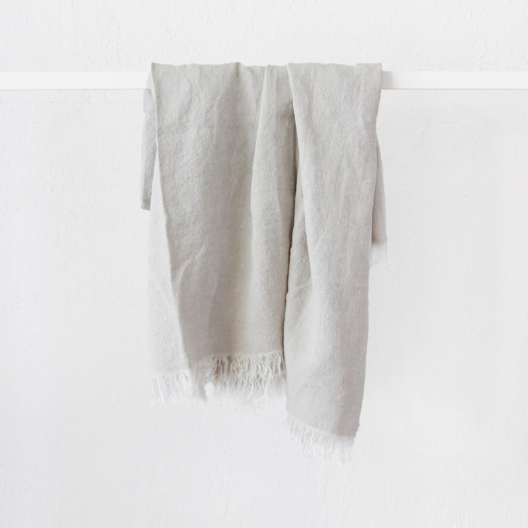 LBD EXCLUSIVE  |  FRENCH LINEN THROW  |  180X140CM  |  NATURAL FLAX