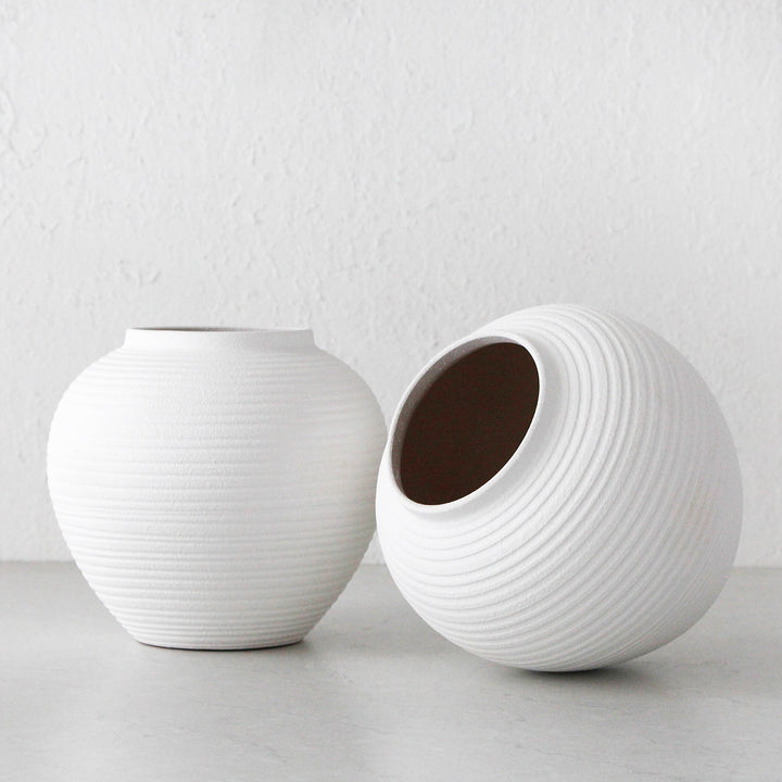 LILLE CERAMIC VASE  |  WHITE CERAMIC  |  MEDIUM