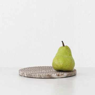 MARA MARBLE ROUND RIBBED TRIVET  |  20CM  |  BEIGE MARBLE