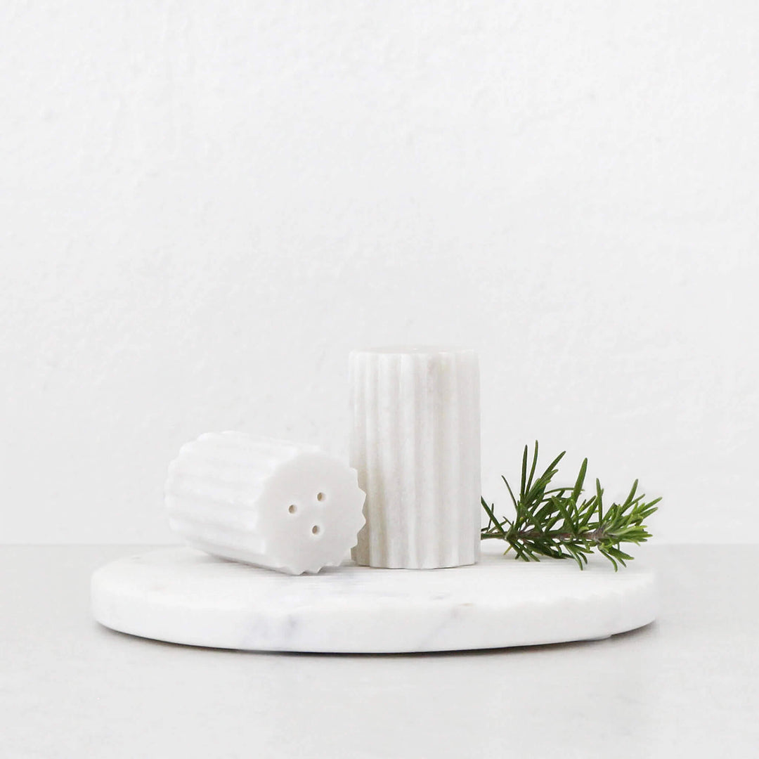 MARA ROUND TRIVET + SALT AND PEPPER SHAKER BUNDLE | WHITE MARBLE