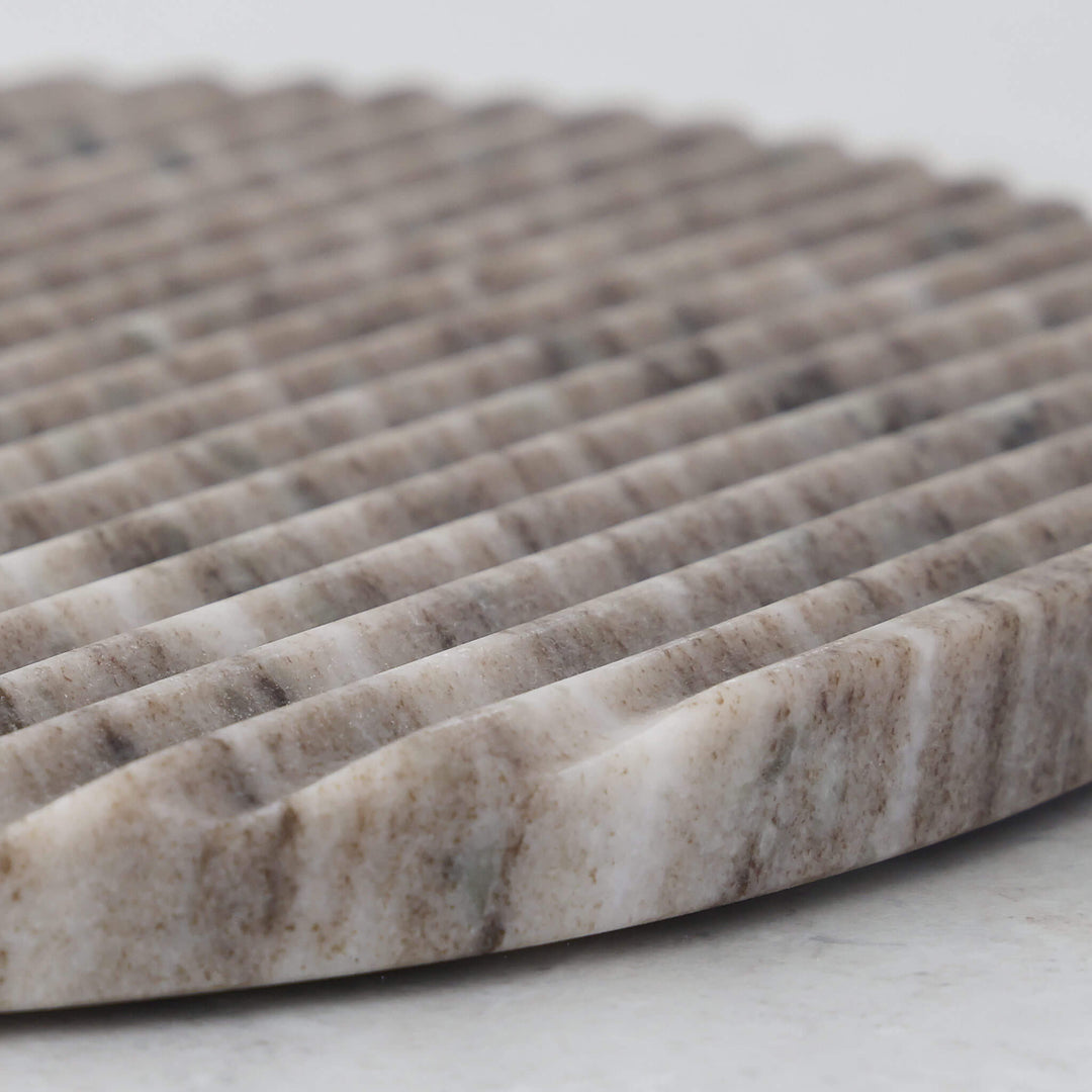 MARA MARBLE ROUND RIBBED TRIVET  |  20CM  |  BEIGE MARBLE