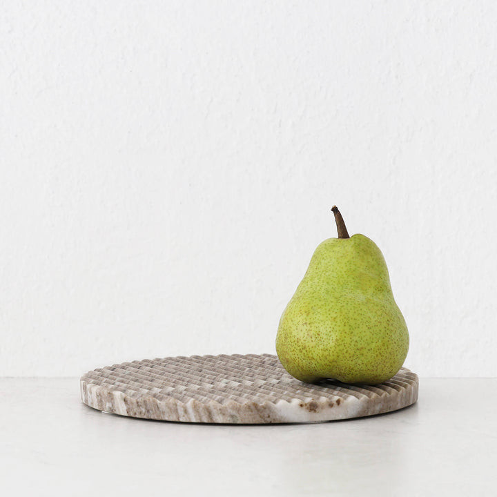 MARA MARBLE ROUND RIBBED TRIVET  |  20CM  |  BEIGE MARBLE
