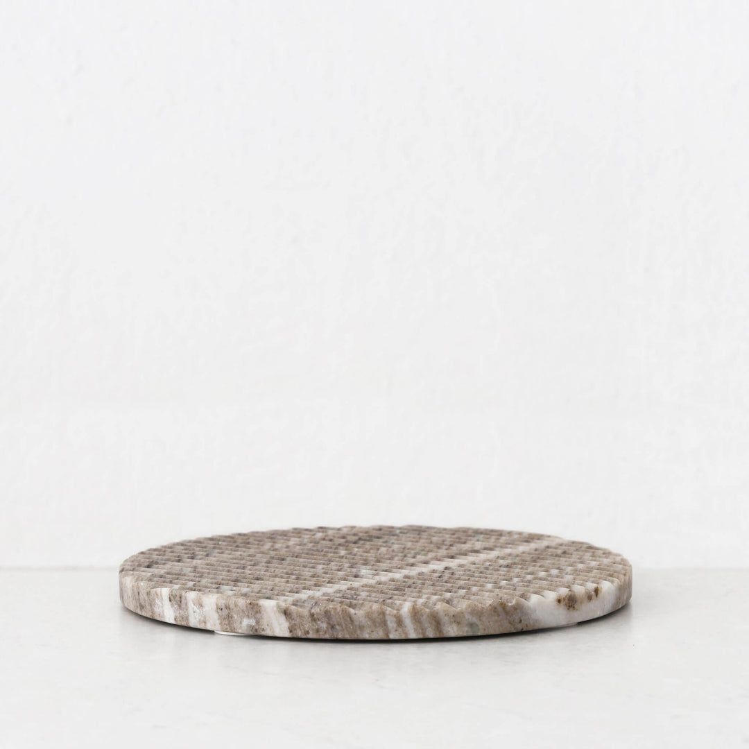 MARA MARBLE ROUND RIBBED TRIVET  |  20CM  |  BEIGE MARBLE