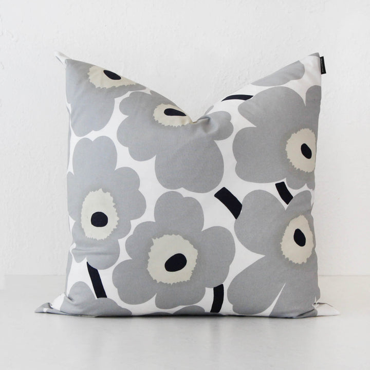 MARIMEKKO  PIENI UNIKKO TYYNYNPAAL LINEN CUSHION  |  50X50  |  GREY + SAND + BLUE