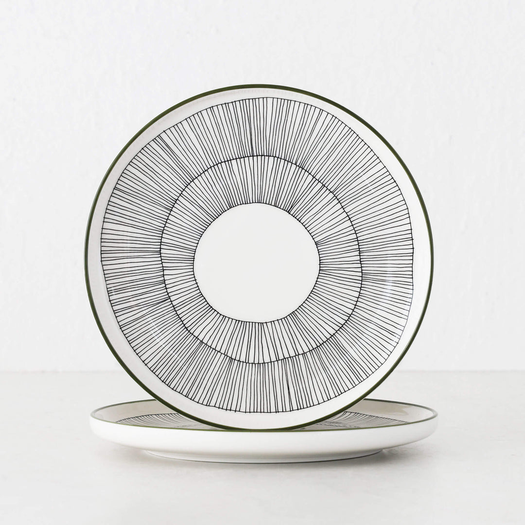 MARIMEKKO  |  OIVA KUKAT PUHKEAVAT PLATE 20CM BUNDLE X2 |  WHITE + FOREST GREEN + BLACK