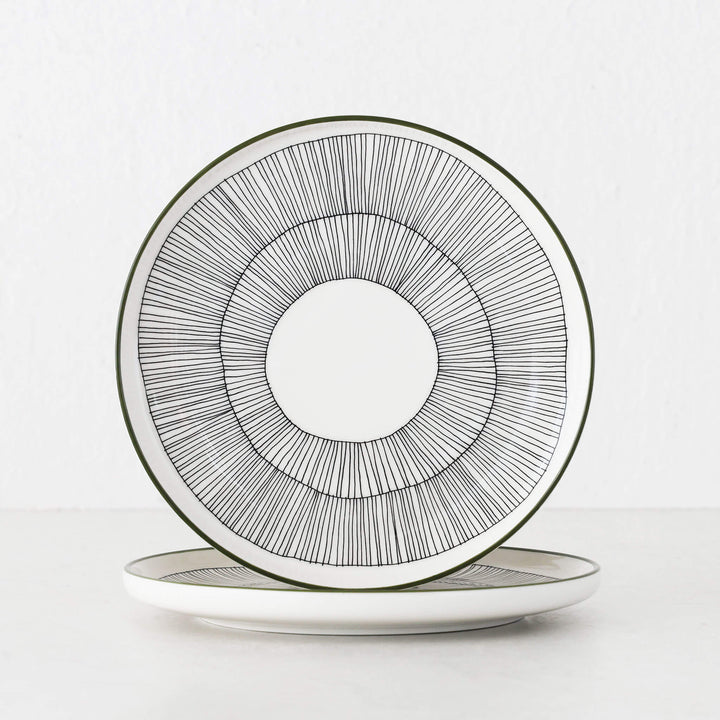 MARIMEKKO  |  OIVA KUKAT PUHKEAVAT PLATE 20CM BUNDLE X2 |  WHITE + FOREST GREEN + BLACK