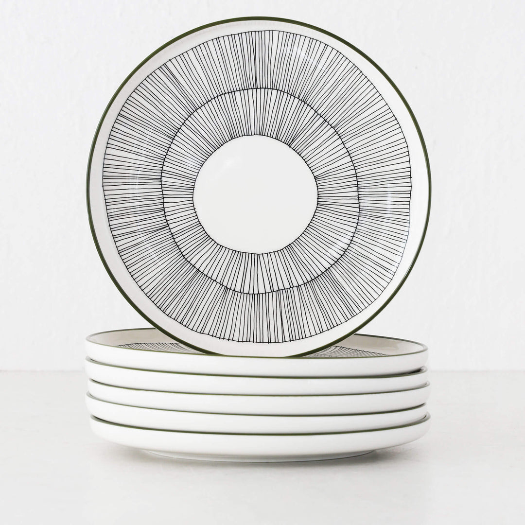 MARIMEKKO  |  OIVA KUKAT PUHKEAVAT PLATE 20CM BUNDLE X6 |  WHITE + FOREST GREEN + BLACK