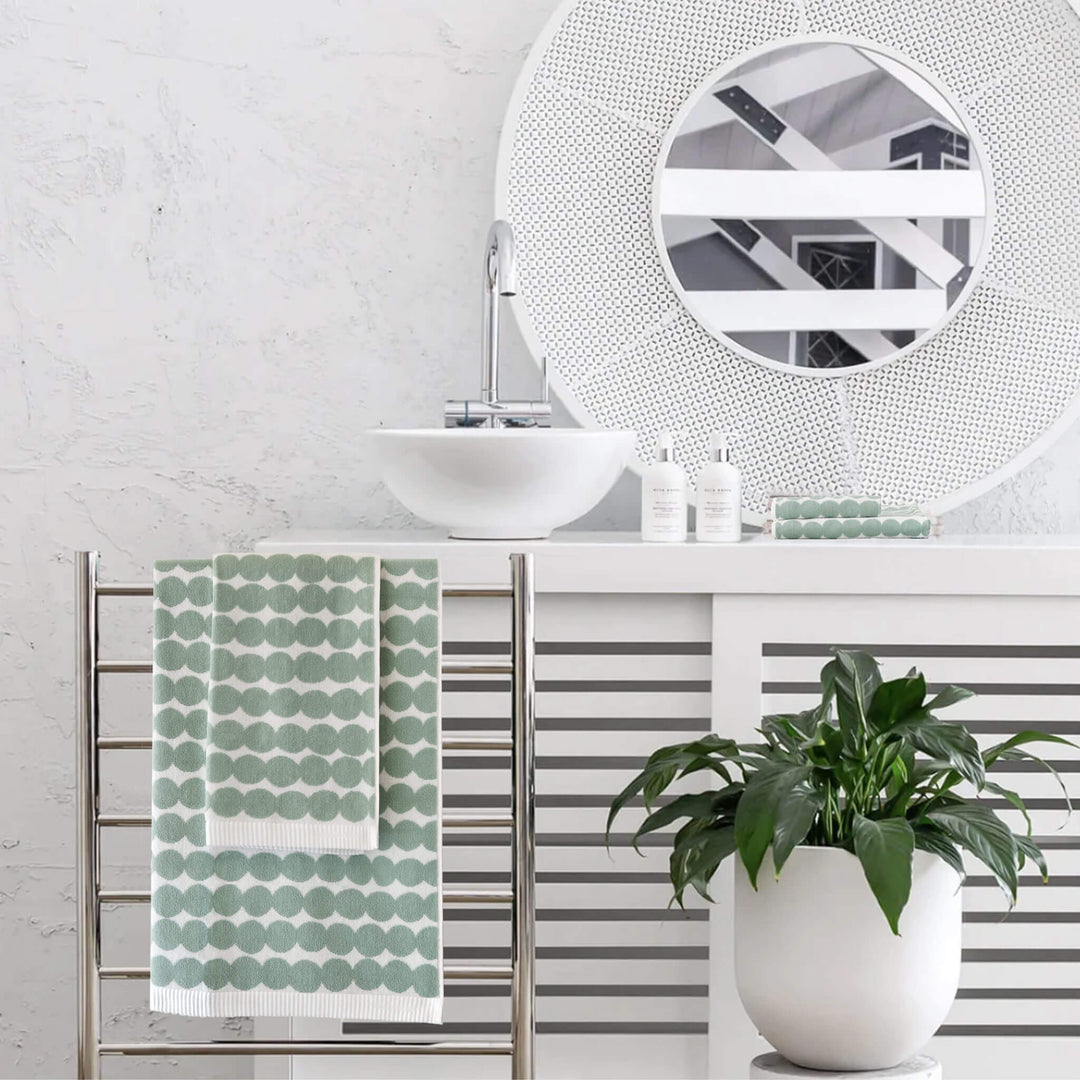 MARIMEKKO  |  RASYMATTO BATH TOWEL  |  70 X 150CM  |  SAGE + OFF WHITE