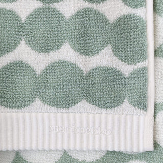 MARIMEKKO  |  RASYMATTO BATH TOWEL  |  70 X 150CM  |  SAGE + OFF WHITE