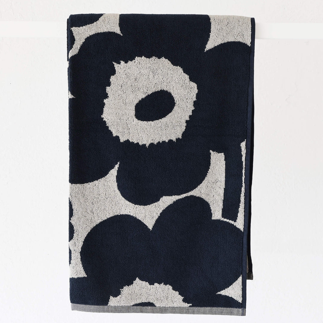 MARIMEKKO UNIKKO KYLPYPYYHE BATH TOWEL  | DARK NAVY BLUE + COTTON