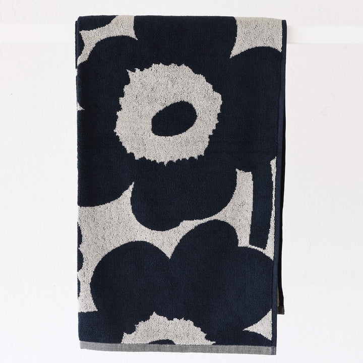 MARIMEKKO UNIKKO KYLPYPYYHE BATH TOWEL  | DARK NAVY BLUE + COTTON