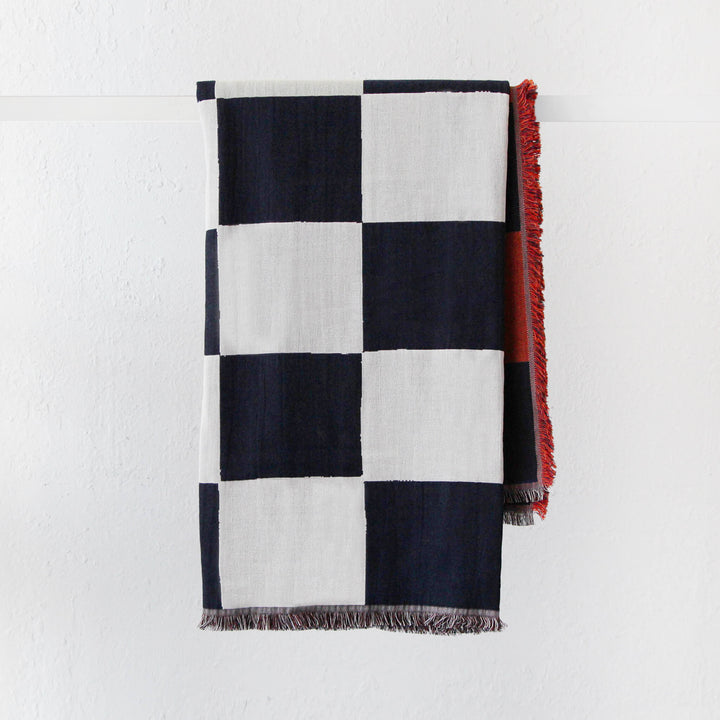 MARIMEKKO  |  KUKKO JA KANA HUOPA THROW BLANKET  |  130X170CM  |  OFF WHITE + DK BLUE + ORANGE RED COTTON