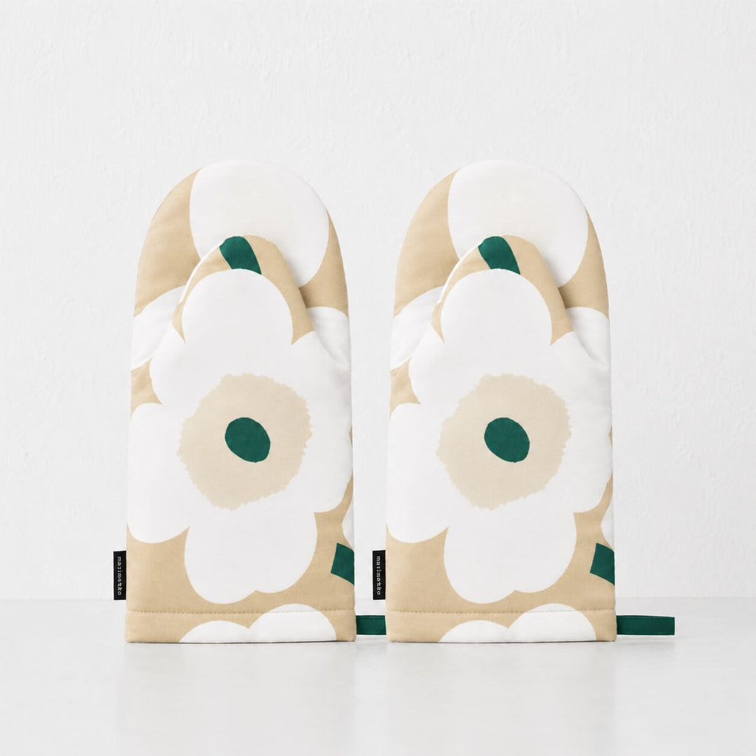 MARIMEKKO  |  PIENI UNIKKO OVEN MITTEN BUNDLE X2  |  SAND + WHITE + HAY + EMERALD