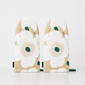 MARIMEKKO  |  PIENI UNIKKO OVEN MITTEN BUNDLE X2  |  SAND + WHITE + HAY + EMERALD