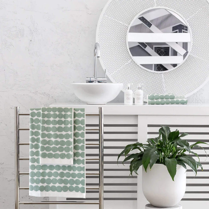 MARIMEKKO  |  RASYMATTO BATH TOWEL  |  70 X 150CM  |  SAGE + OFF WHITE COTTON