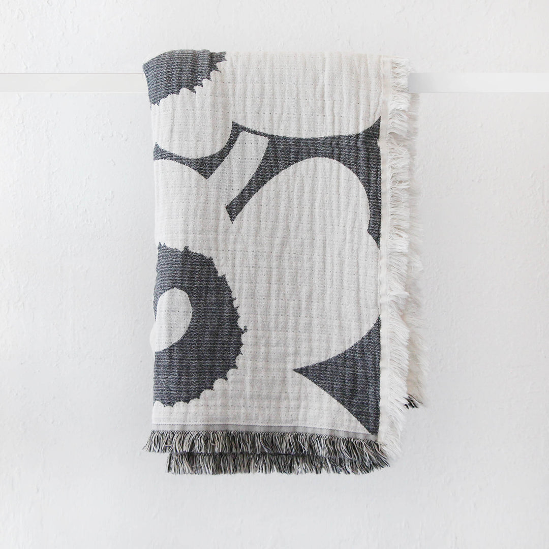 MARIMEKKO  |  UNIKKO HUOPA JACQUARD THROW  |  150X220CM  |  OFF WHITE + CHARCOAL + SAND COTTON