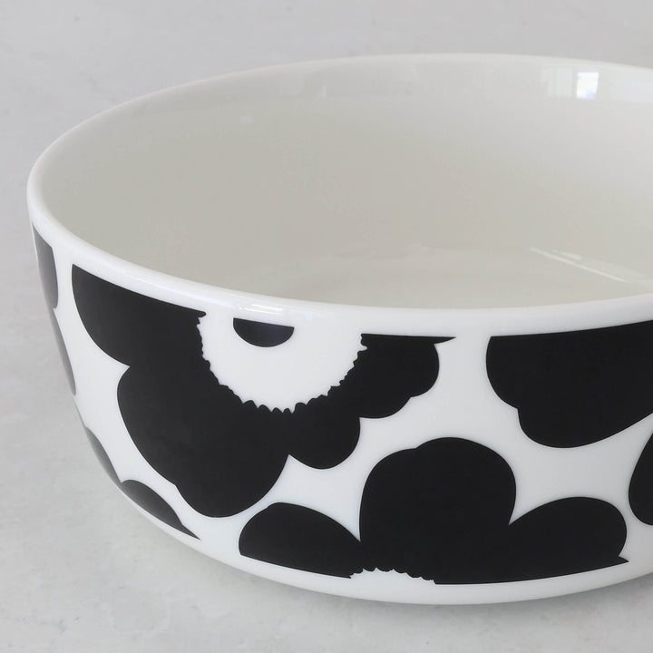 MARIMEKKO  |  UNIKKO OIVA SERVING BOWL 1.5L  |  BLACK + WHITE