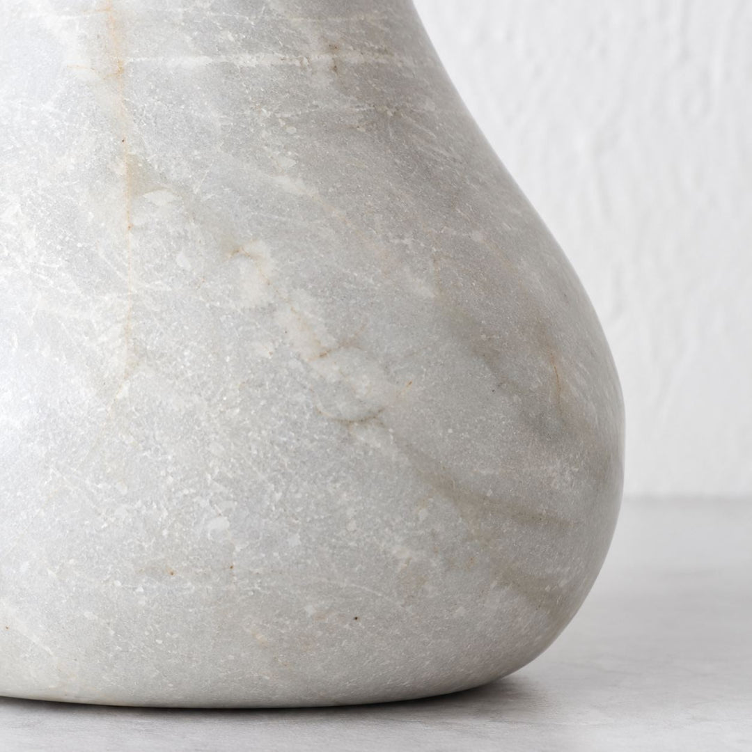 MARBLE PEAR  |  WHITE