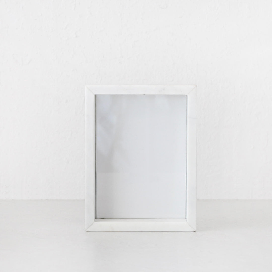 AMPLIO PHOTO FRAME  |  5X7  |  WHITE MARBLE