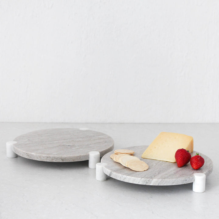 KITSON ROUND FOOTED BOARD  |  WHITE + BEIGE MARBLE