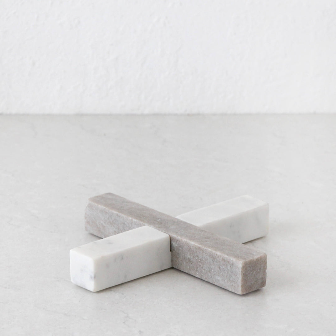 KITSON TRIVET  |  WHITE + BEIGE MARBLE