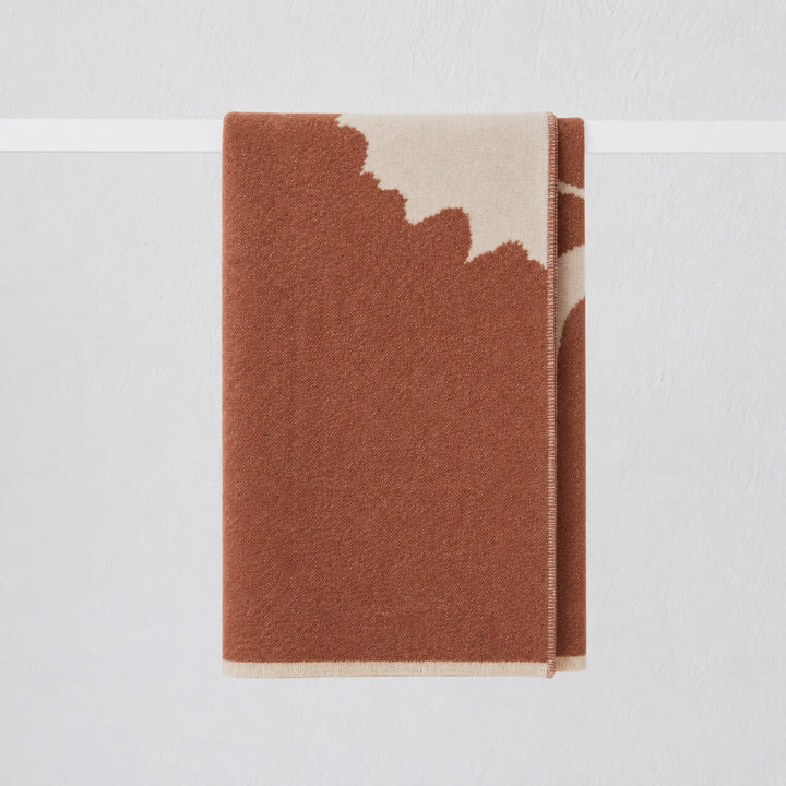 Marimekko  |  ISO Unikko Blanket 130x180cm  |  Chestnut + off White_cg
