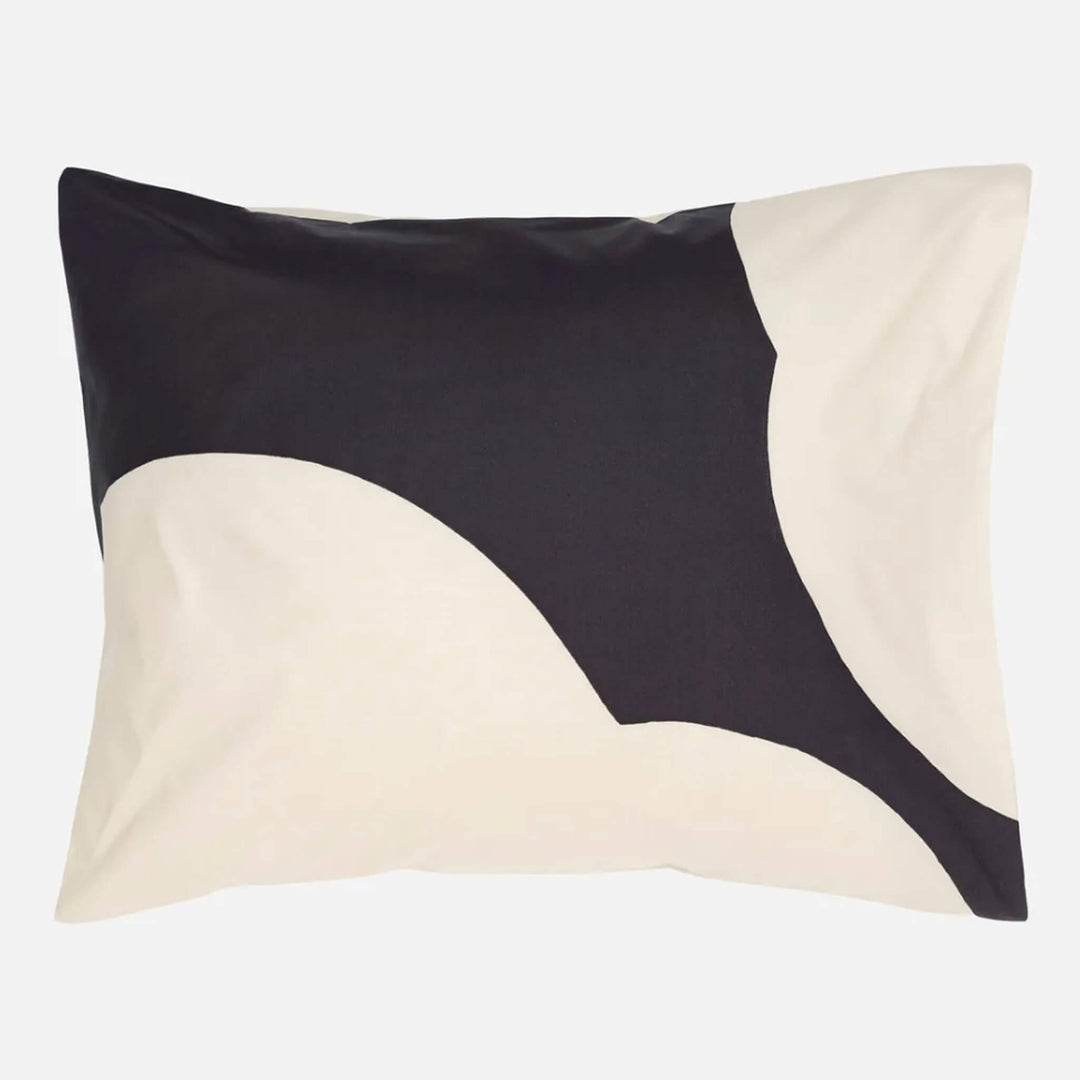 MARIMEKKO  |  ISO UNIKKO TYYNYLIINA PILLOWCASE  |  CARBON + WHITE