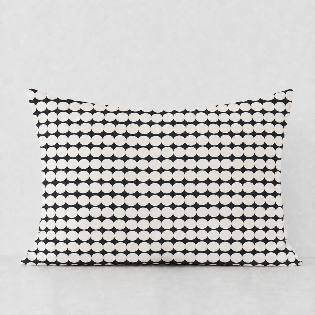 MARIMEKKO  |  ISO RASYMATTO PILLOW CASE  |  50 X 70CM  |  OFF WHITE + CHARCOAL