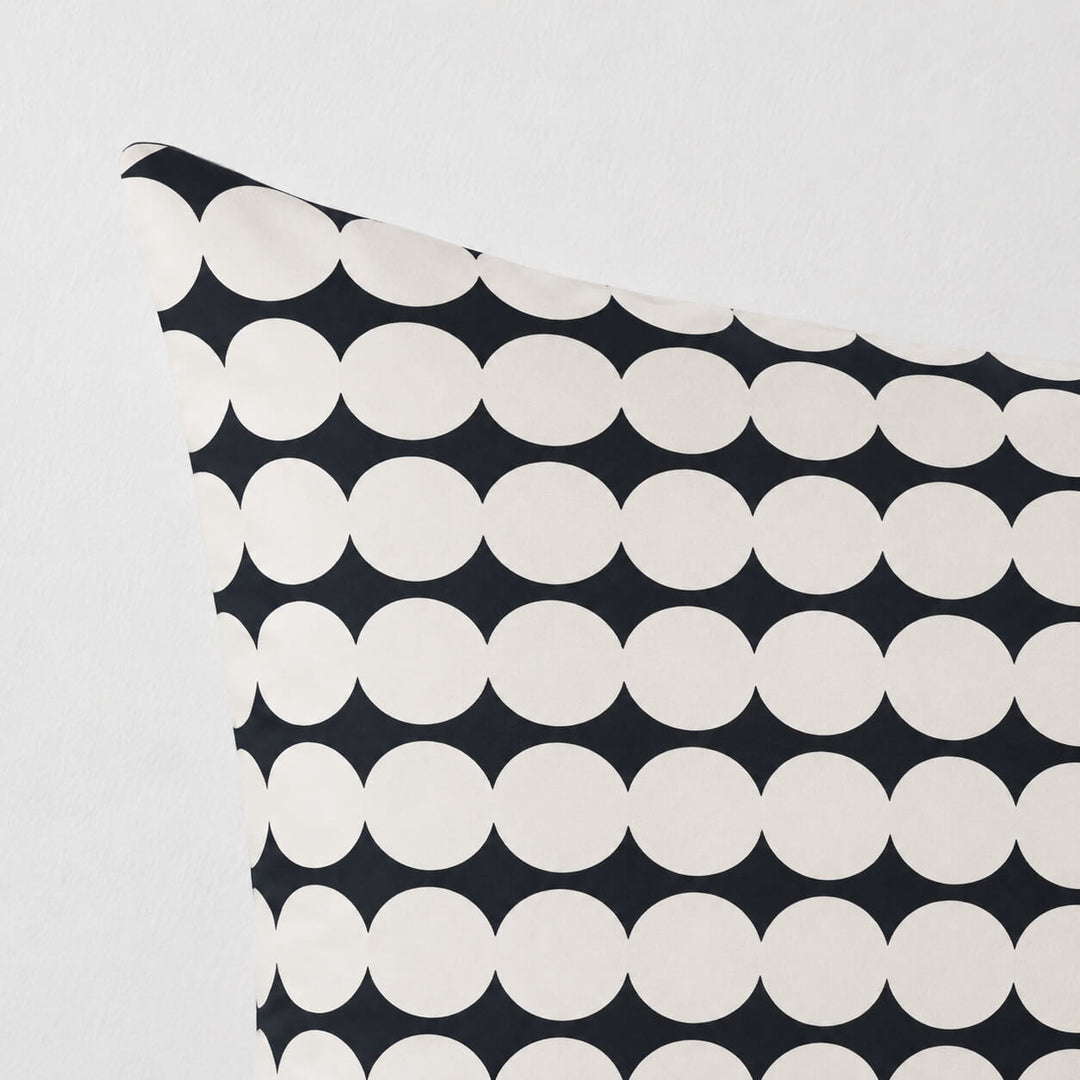 MARIMEKKO  |  ISO RASYMATTO PILLOW CASE  |  50 X 70CM  |  OFF WHITE + CHARCOAL