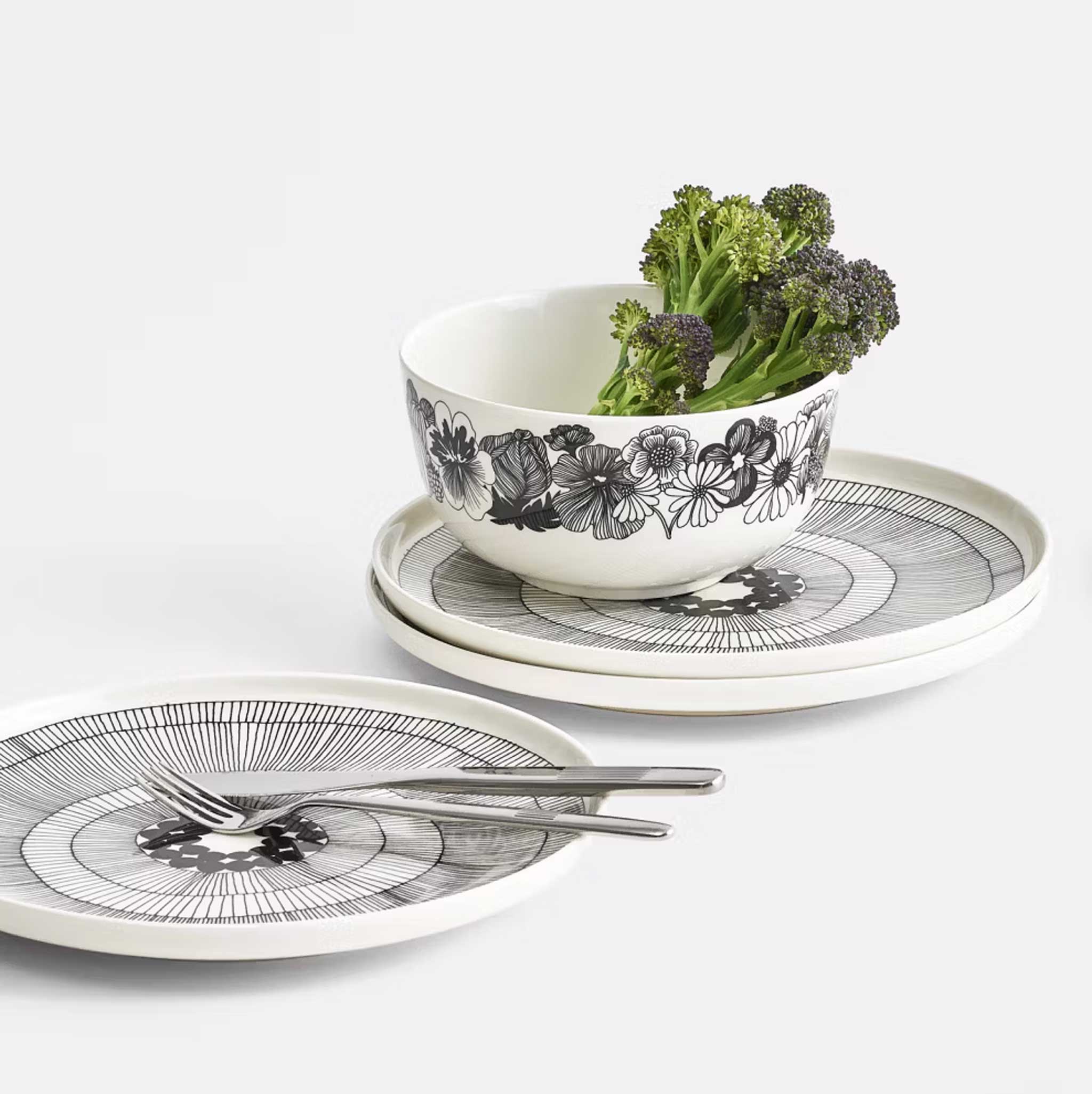 marimekko Oivaプレート25cm Siirtolapuutarha MARIMEKKO OIVA SIIRTOLAPUUTARHA PLATE 25CM | BLACK + WHITE