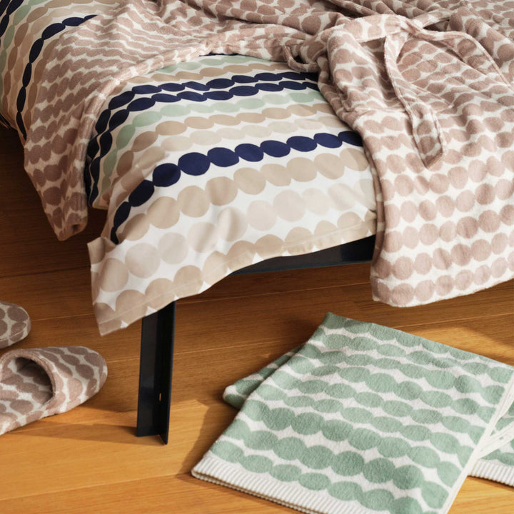 Marimekko  |  Rasymatto Bath Towel  |  70x150cm | Sage + Off White