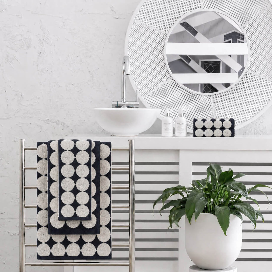 MARIMEKKO  |  RASYMATTO BATH TOWELS   |  OFF WHITE + CHARCOAL