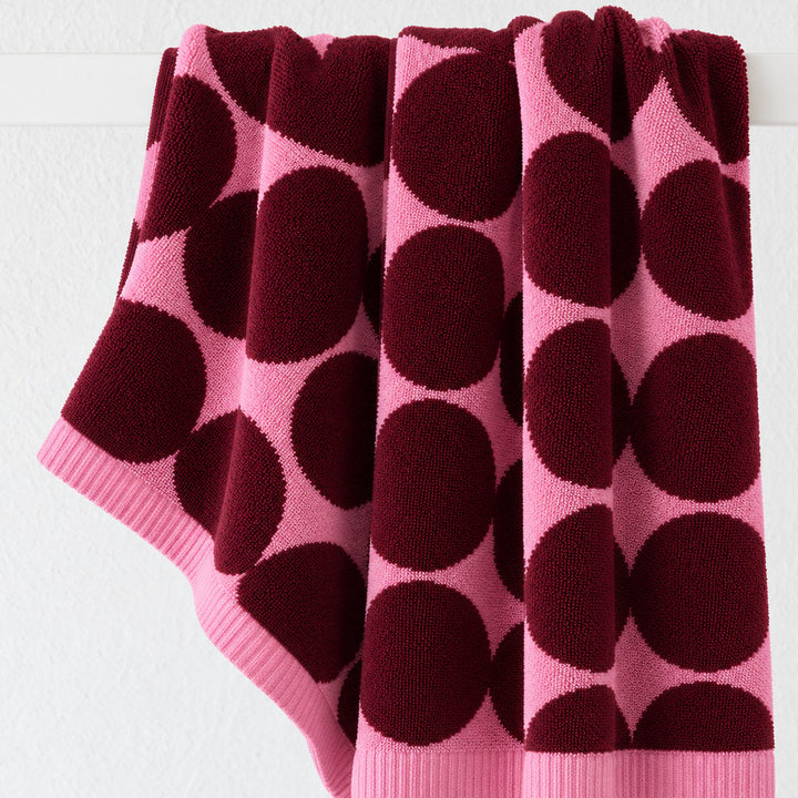 MARIMEKKO RASYMATTO BATH TOWELS  |  WILD ROSE + RED WINE