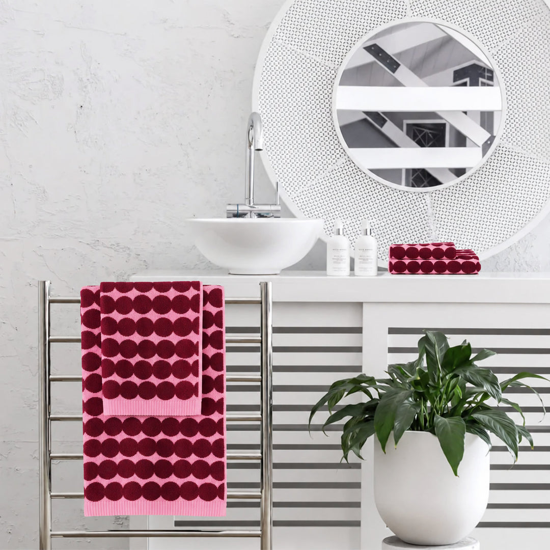 MARIMEKKO RASYMATTO BATH TOWELS  |  WILD ROSE + RED WINE