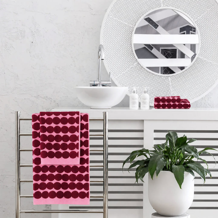 MARIMEKKO RASYMATTO BATH TOWELS  |  WILD ROSE + RED WINE