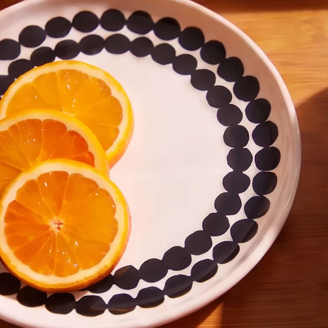MARIMEKKO  |  SIIRTOLAPUUTARHA PLATE 20CM   |  WHITE + CHARCOAL