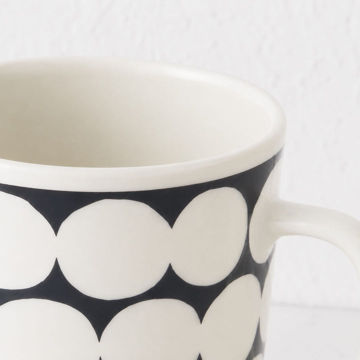 MARIMEKKO  |  SIIRTOLAPUUTARHA COFFEE MUG 2.5DL   |  WHITE + CHARCOAL