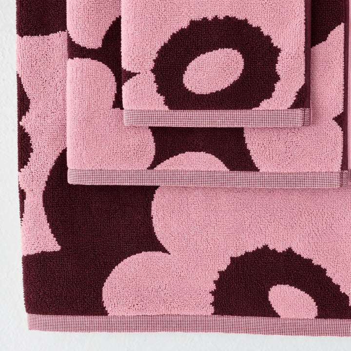 MARIMEKKO UNIKKO BATH TOWELS  |  PLUM + PINK