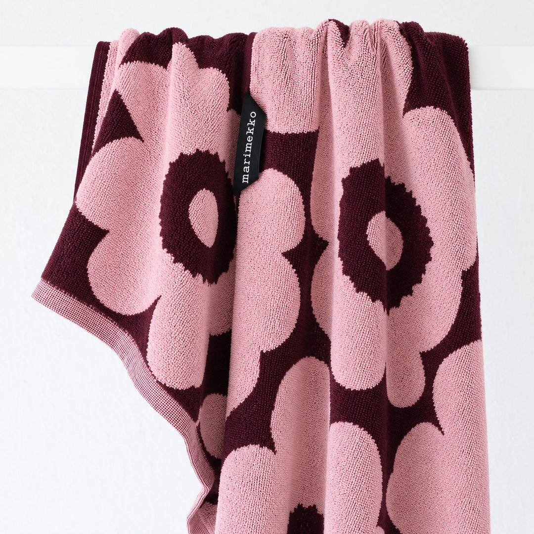 MARIMEKKO UNIKKO BATH TOWELS  |  PLUM + PINK