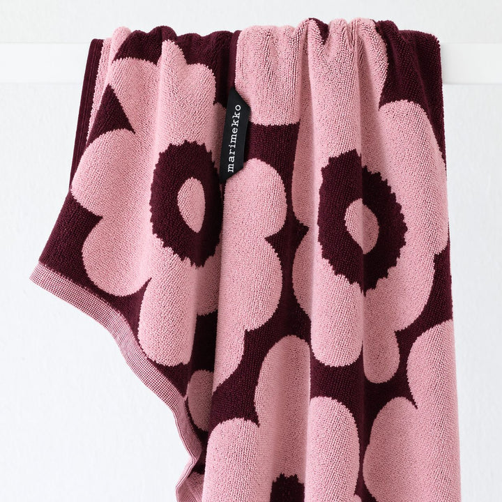 MARIMEKKO UNIKKO BATH TOWELS  |  PLUM + PINK