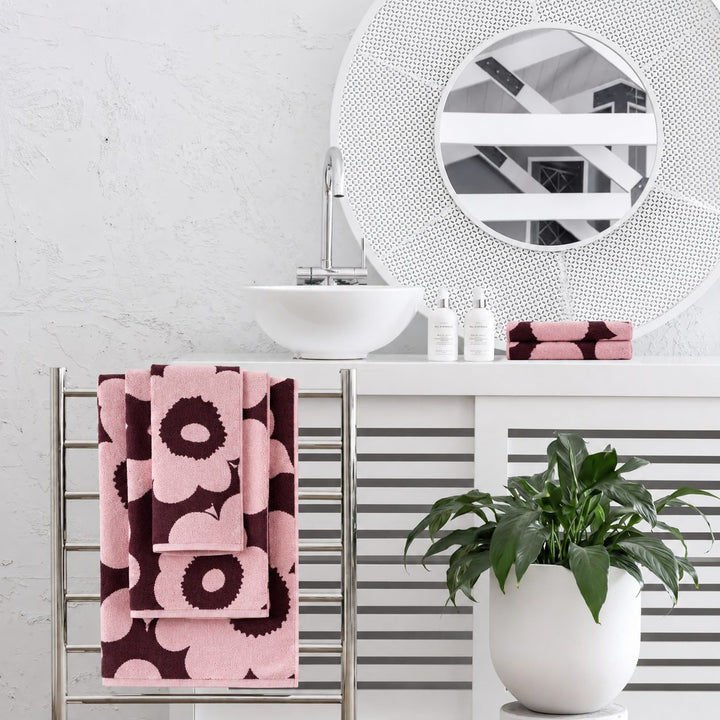 MARIMEKKO UNIKKO BATH TOWELS  |  PLUM + PINK
