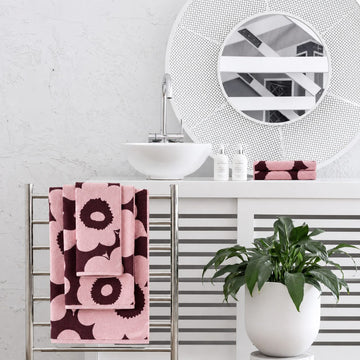 MARIMEKKO UNIKKO BATH TOWELS  |  PLUM + PINK