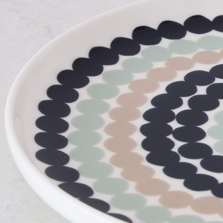 MARIMEKKO  |  OIVA SIIRTOLAPUUTAHRA PLATE 20CM | SAGE + BLACK + BEIGE