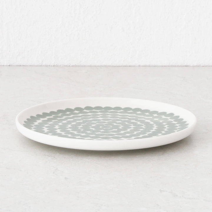 MARIMEKKO  |  OIVA SIIRTOLAPUUTAHRA PLATE 20CM  | SAGE + OFF WHITE