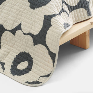 MARIMEKKO  |  UNIKKO PADDED BEDSPREAD  |  260X260CM  |  CHARCOAL + OFF WHITEMARIMEKKO  |  UNIKKO PADDED BEDSPREAD  |  160X260CM  |  CHARCOAL + OFF WHITE