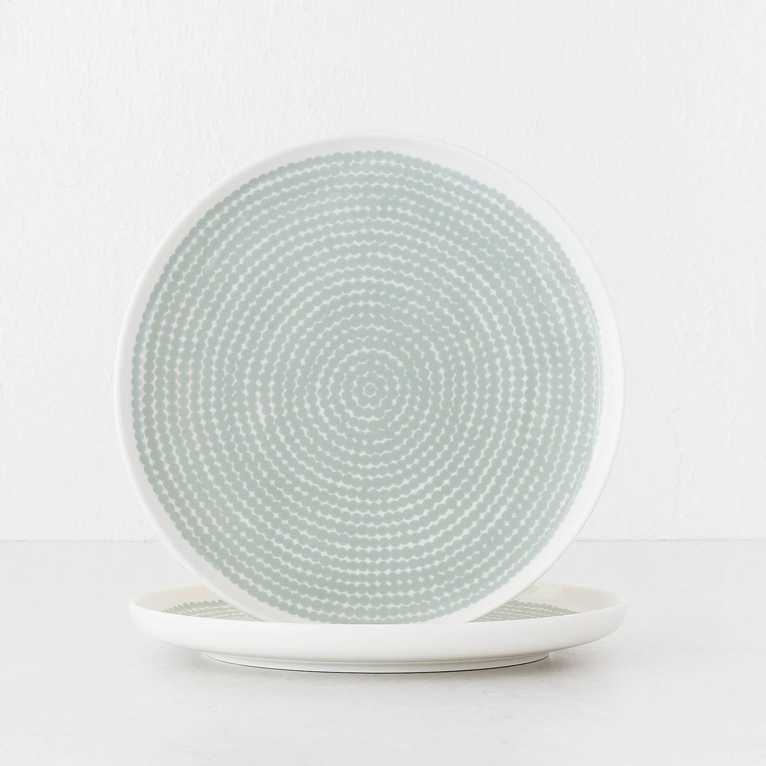 MARIMEKKO  |  OIVA SIIRTOLAPUUTAHRA PLATE 25CM BUNDLE X2 | SAGE + OFF WHITE
