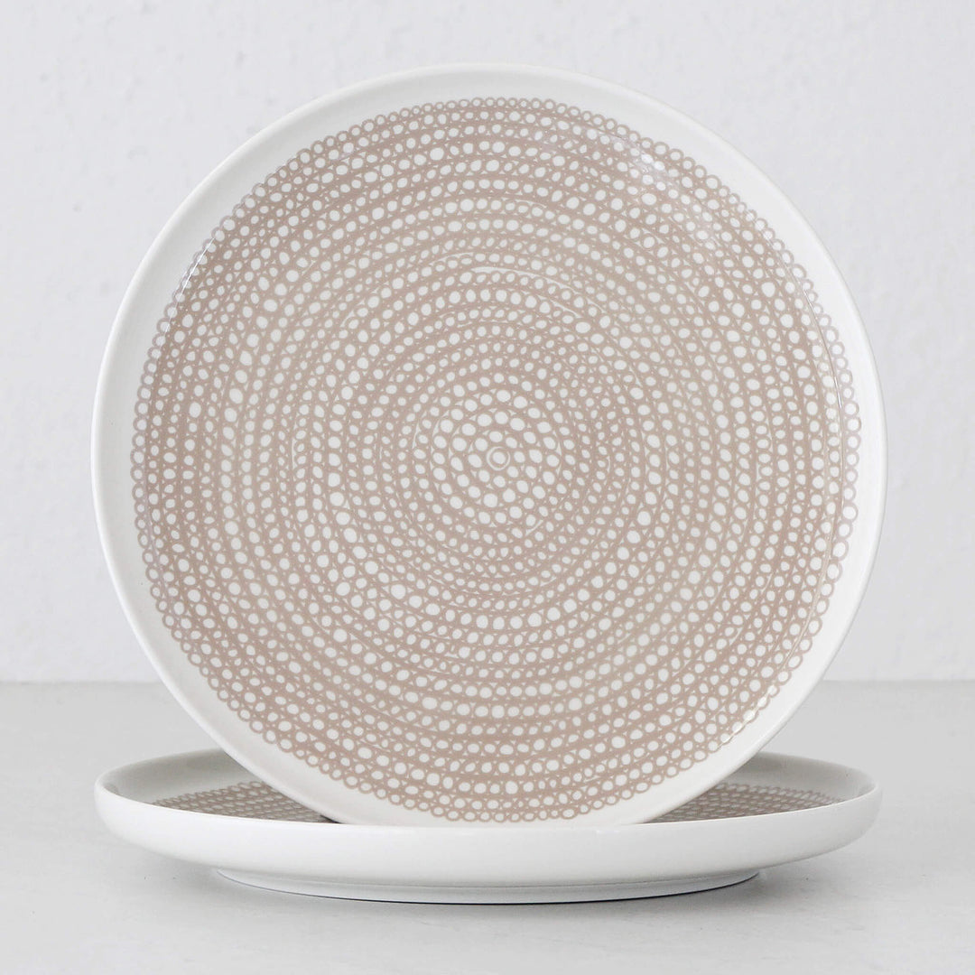 MARIMEKKO  | OIVA SIIRTO PLATE 25CM BUNDLE X2  |  CLAY + WHITE