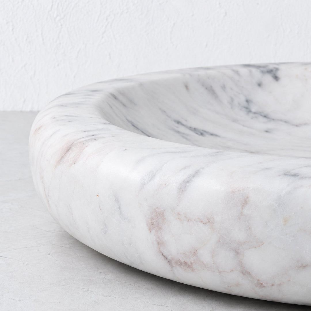 NIMBALL ROUND SERVING PLATE  |  55CM  |  WHITE MARBLE