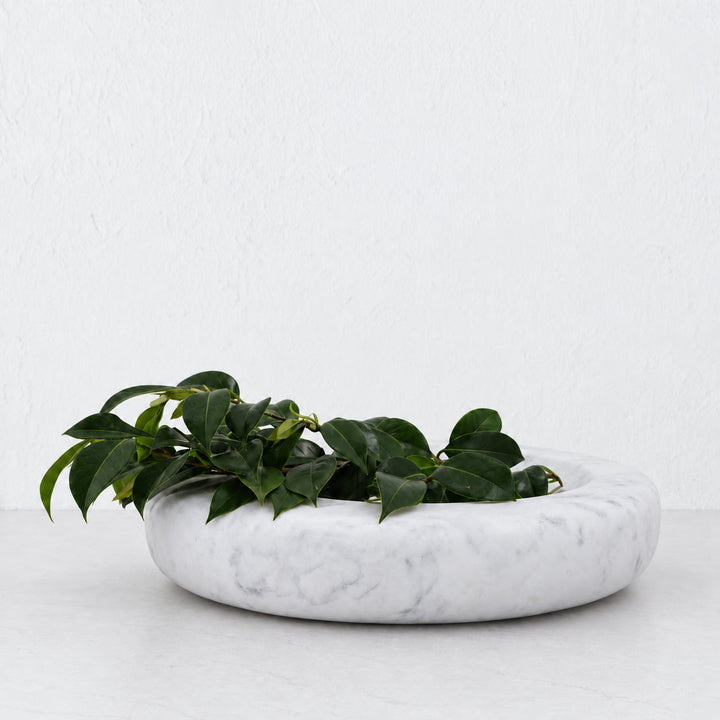 NIMBALL ROUND SERVING PLATE  |  55CM  |  WHITE MARBLE