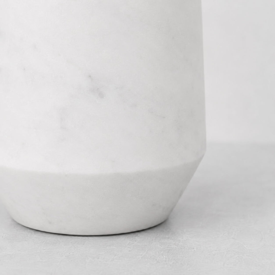 NEO VASE  |  WHITE MARBLE